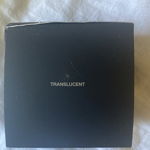 NEW | Laura Mercier Translucent Powder - Picture 4 of 5